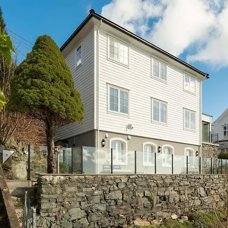 Villa Dinbnb Homes I Luxury With Hot Tub & Views Bergen