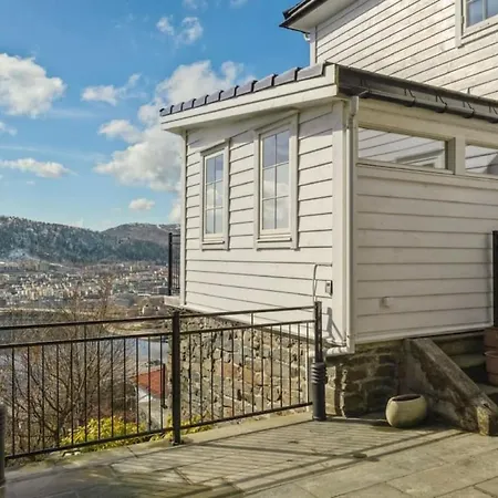 Villa Dinbnb Homes I Luxury With Hot Tub & Views