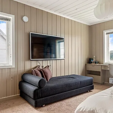 Villa Dinbnb Homes I Luxury With Hot Tub & Views *