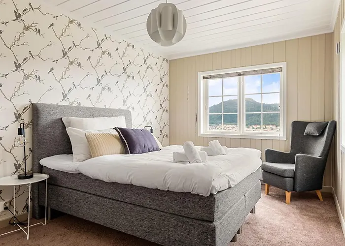 Willa Dinbnb Homes I Luxury With Hot Tub & Views