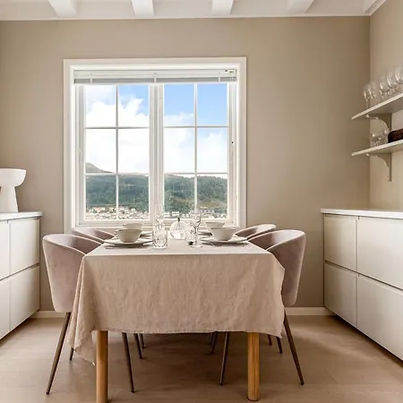 Villa Dinbnb Homes I Luxury With Hot Tub & Views