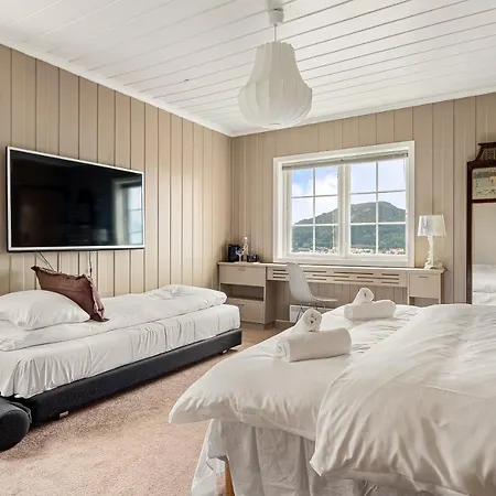 Dinbnb Homes I Luxury With Hot Tub & Views Bergen