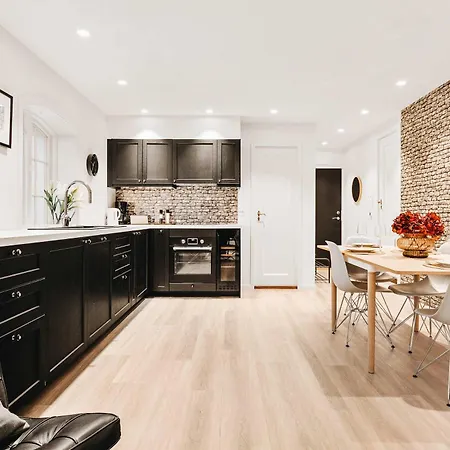 Dinbnb Homes I Luxury With Hot Tub & Views ברגן