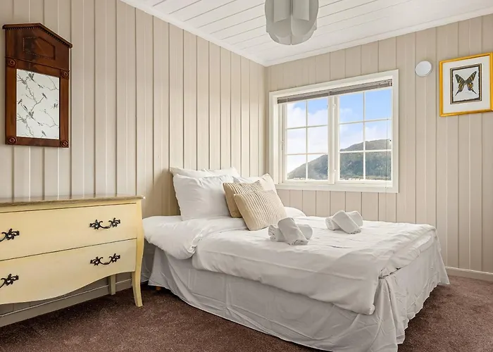 Dinbnb Homes I Luxury With Hot Tub & Views فيلة *