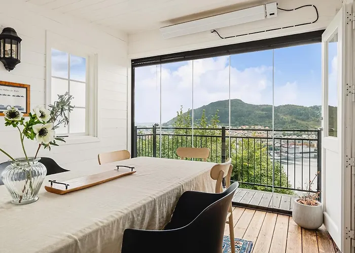 Dinbnb Homes I Luxury With Hot Tub & Views برغن