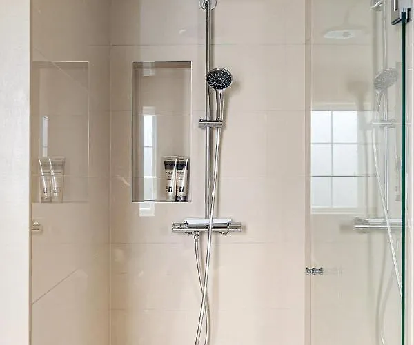 Dinbnb Homes I Luxury With Hot Tub & Views *