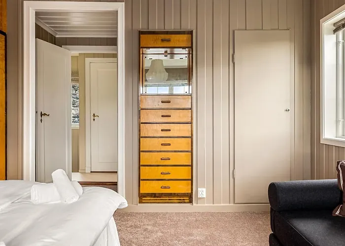 Dinbnb Homes I Luxury With Hot Tub & Views