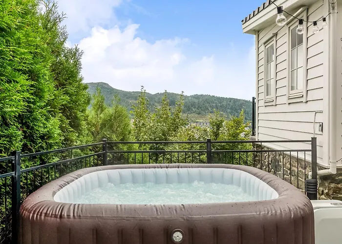 Dinbnb Homes I Luxury With Hot Tub & Views * برغن
