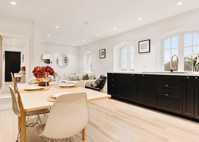 Dinbnb Homes I Luxury With Hot Tub & Views