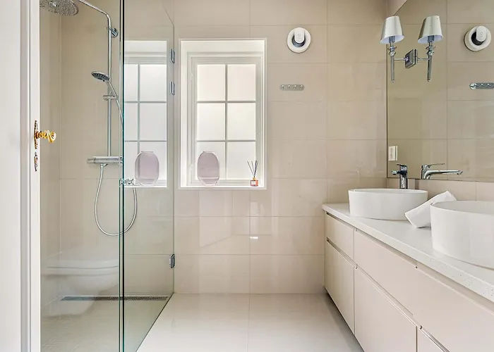 Dinbnb Homes I Luxury With Hot Tub & Views * برغن