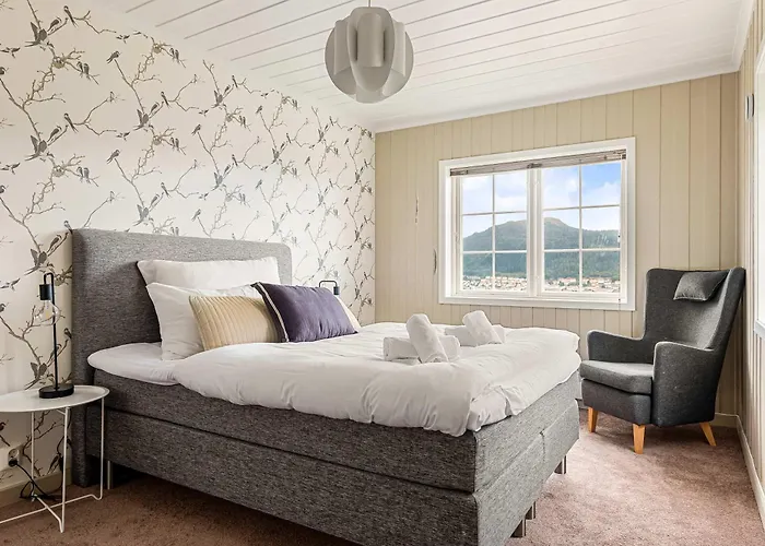 Villa Dinbnb Homes I Luxury With Hot Tub & Views