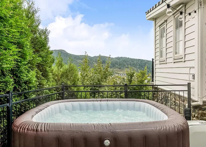 Dinbnb Homes I Luxury With Hot Tub & Views