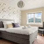 빌라 Dinbnb Homes I Luxury With Hot Tub & Views