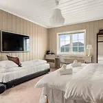 Dinbnb Homes I Luxury With Hot Tub & Views 베르겐
