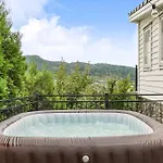 Dinbnb Homes I Luxury With Hot Tub & Views